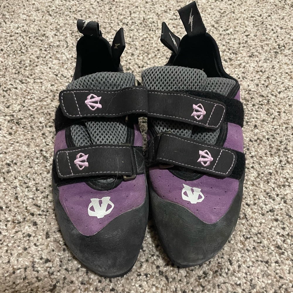 Elektra Evolve climbing shoes. Used good condition!